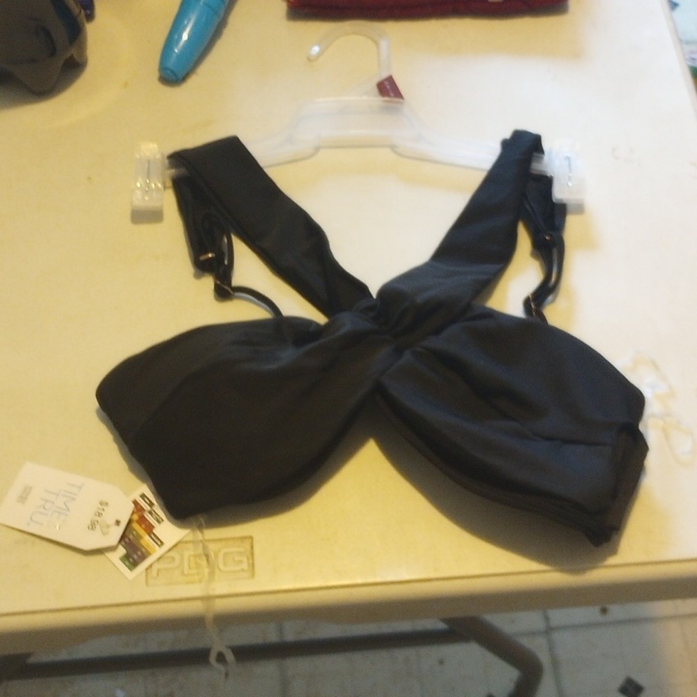 Solid convertible twist top